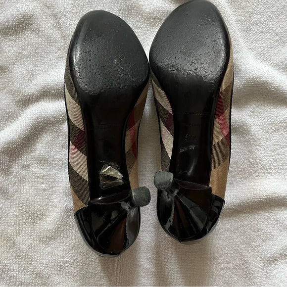 Burberry Black, White, & Beige Plaid W/ Patent Leather Trim Detail Heels Sz 37.5 - Picture 7 of 10
